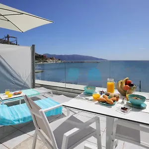κάντε κράτηση εδώ